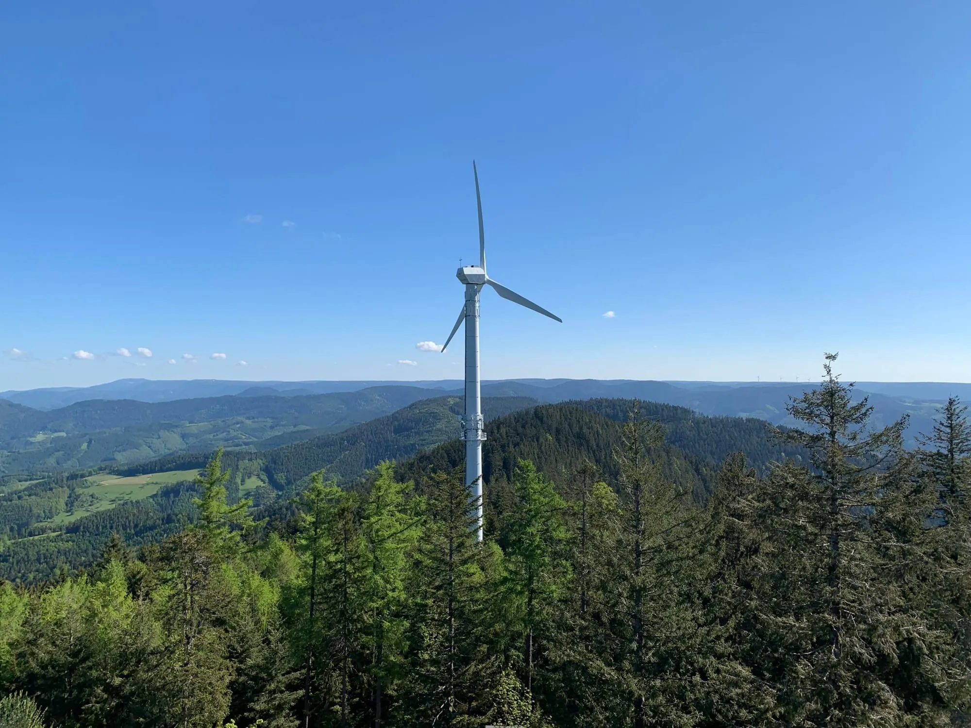 Windrad auf dem Brandenkopf im Schwarzwald