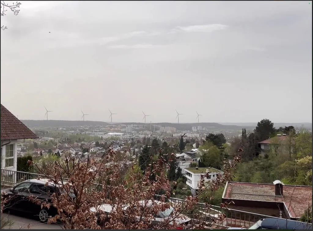 Screenshot einer Simulation von möglichen Windrädern im BB-14 Gebiet. Standort: Alter Wasserturm Böblingen, Quelle: https://www.windenergie-bb14.de